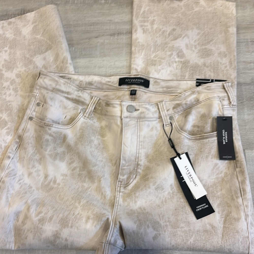 Liverpool Hannah Crop Flare Jeans Biscuiy Tan Tie Dye Size 16/33 NWT $109 - Picture 5 of 8